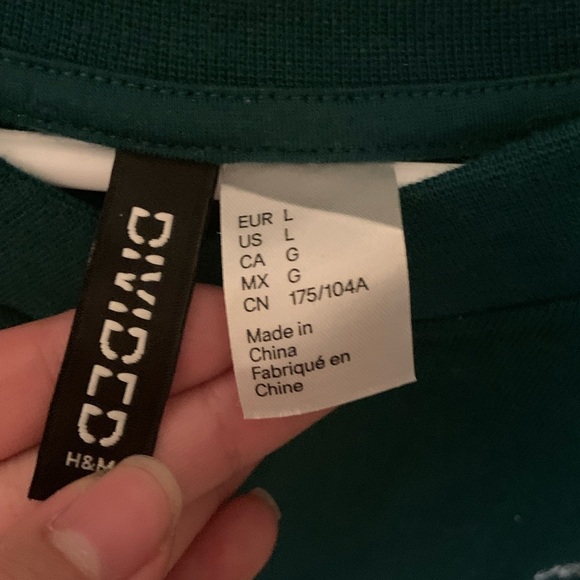 Cute green minimal vest that is slightly thick - Picture 3 of 3